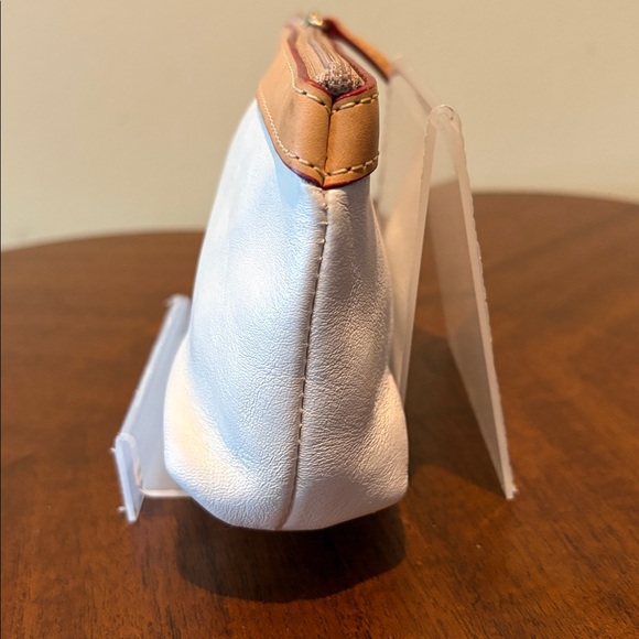 Dooney Bourke pouch pouchette
Leather white /tan leather trim/red edging GUC - Picture 5 of 14